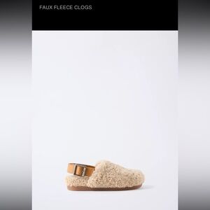 Zara girls faux fleece clogs in size 27 (US size 10).  Gently worn.
